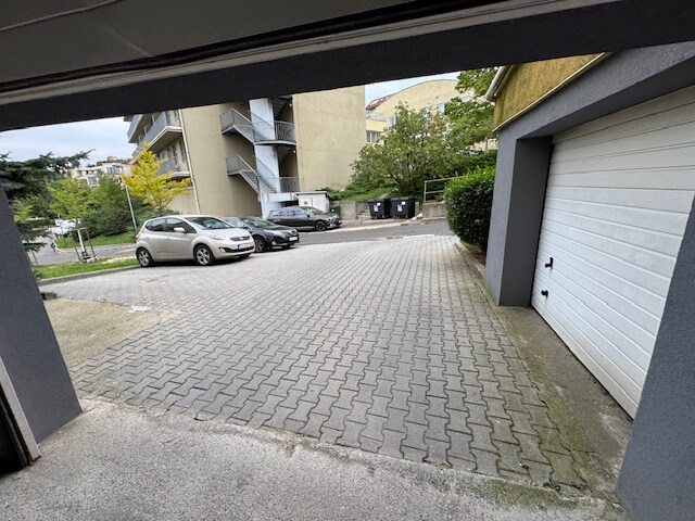 4 izbový byt prerobený na veľký 3 izbový, 124,9m2, podzemné parkovisko 1 miesto-15