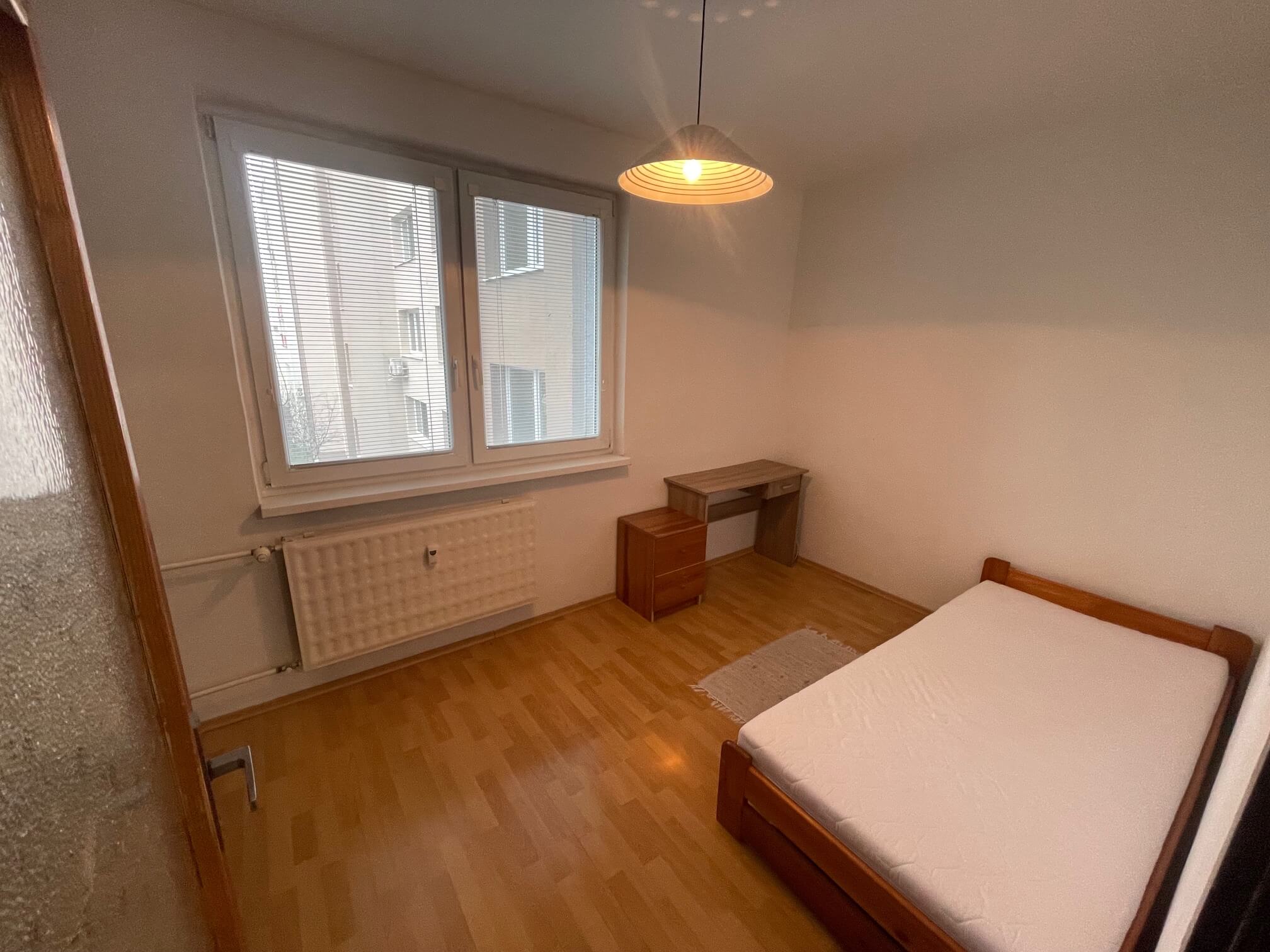 Predané: Na predaj 3 izbový byt, úžitková 66,24m2, loggia 3,68m2, 3poschodie, Klincová 21 v Ružinove-11