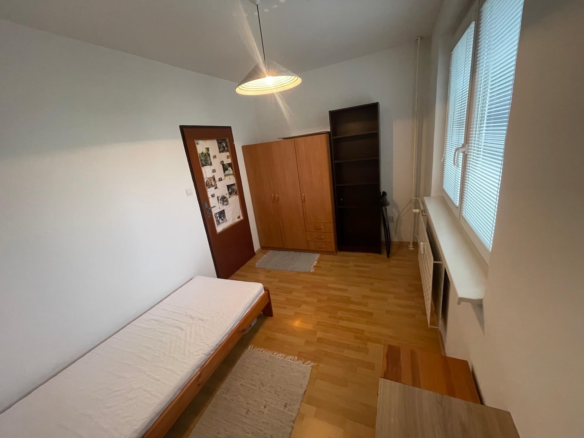 Predané: Na predaj 3 izbový byt, úžitková 66,24m2, loggia 3,68m2, 3poschodie, Klincová 21 v Ružinove-10