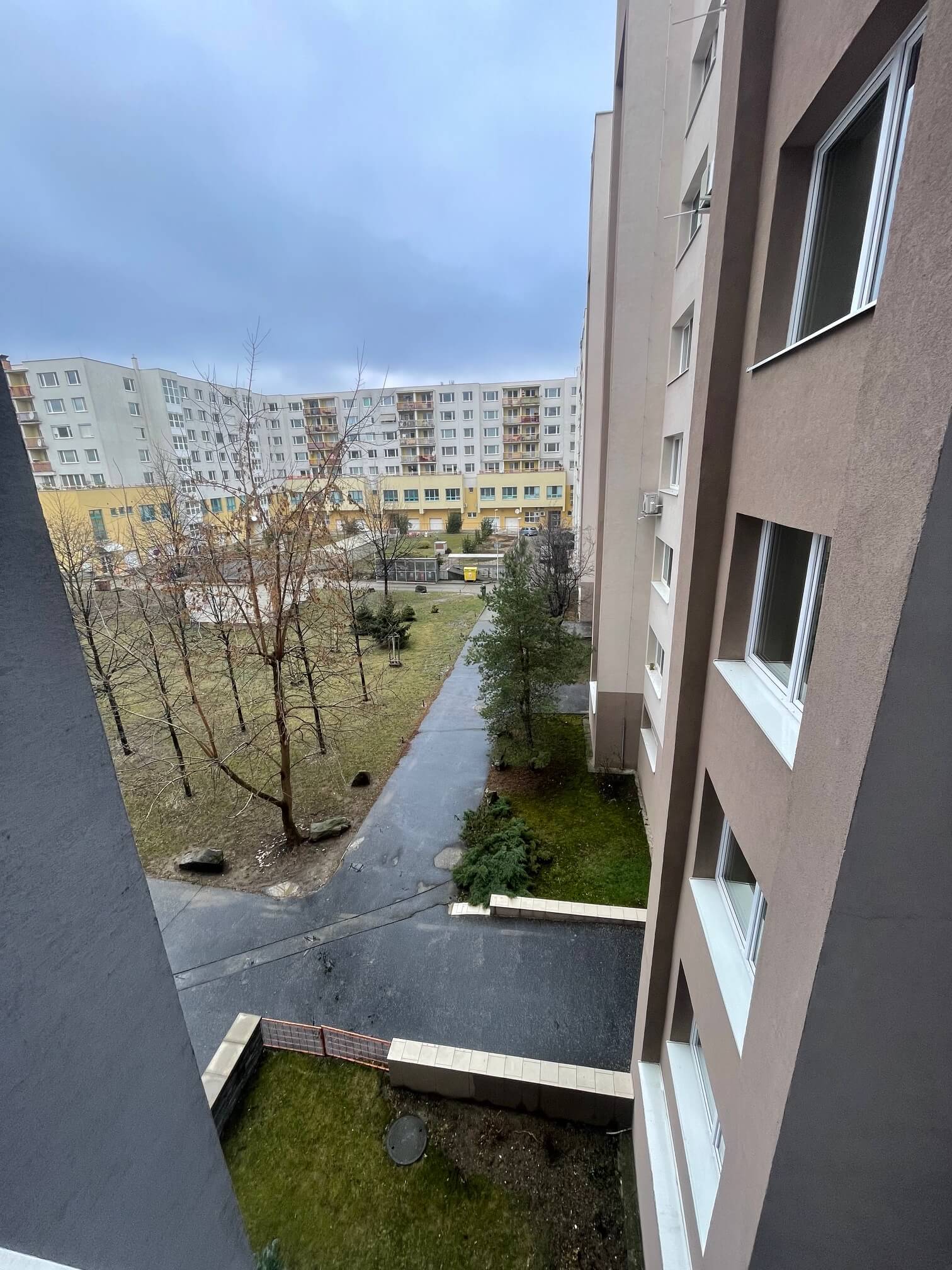 Predané: Na predaj 3 izbový byt, úžitková 66,24m2, loggia 3,68m2, 3poschodie, Klincová 21 v Ružinove-23