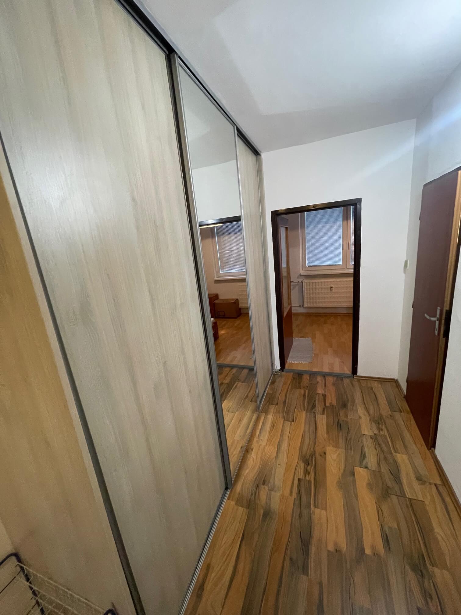 Predané: Na predaj 3 izbový byt, úžitková 66,24m2, loggia 3,68m2, 3poschodie, Klincová 21 v Ružinove-13