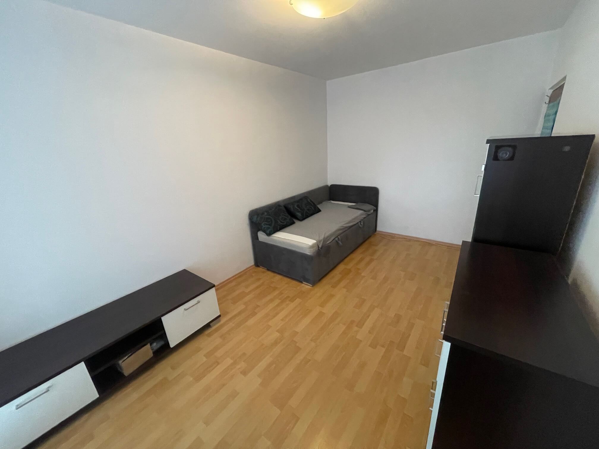 Predané: Na predaj 3 izbový byt, úžitková 66,24m2, loggia 3,68m2, 3poschodie, Klincová 21 v Ružinove-7