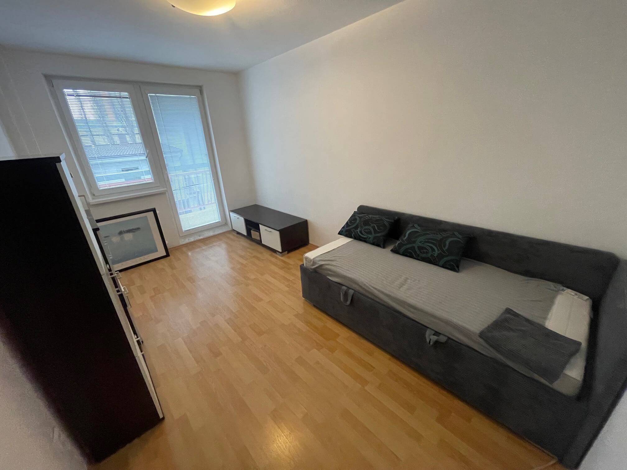 Predané: Na predaj 3 izbový byt, úžitková 66,24m2, loggia 3,68m2, 3poschodie, Klincová 21 v Ružinove-5