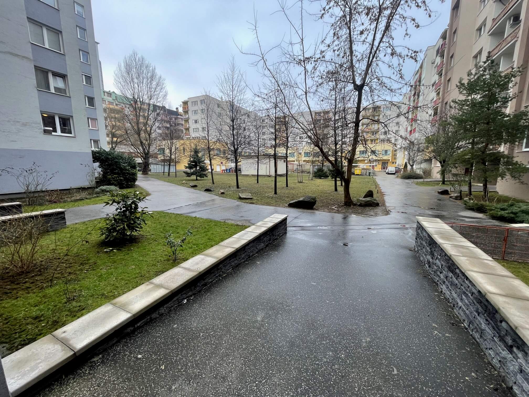 Predané: Na predaj 3 izbový byt, úžitková 66,24m2, loggia 3,68m2, 3poschodie, Klincová 21 v Ružinove-18