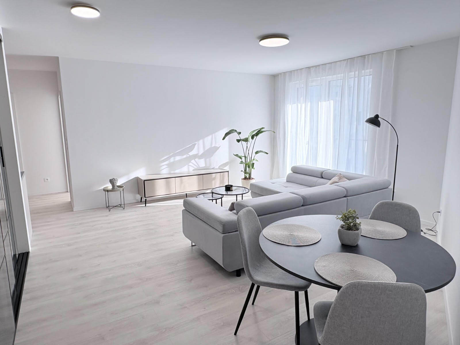 Predané: 2,5 izbový byt, Novostavba Rendez, priestranný, zariadený, úžitková 65,47m2, terasa 11m2-0