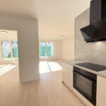 Predané: 2,5 izbový byt s predzáhradkou, úžitková 65,47m2, terasa 11,06m2, predzáhradka 28,29m2, s kuchynskou linkou-1