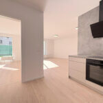 Predané: 2,5 izbový byt s predzáhradkou, úžitková 65,47m2, terasa 11,06m2, predzáhradka 28,29m2, s kuchynskou linkou-8