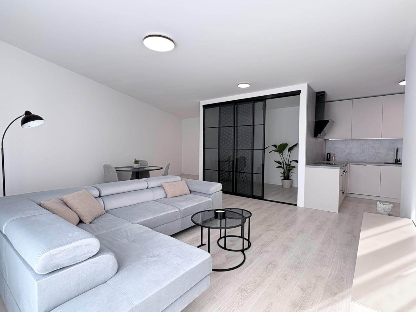 Predané: 2,5 izbový byt, Novostavba Rendez, priestranný, zariadený, úžitková 65,47m2, terasa 11m2-2