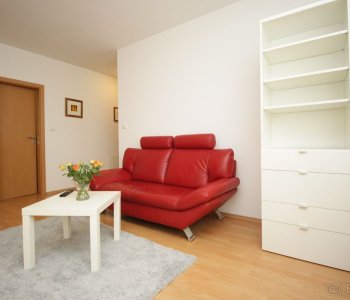 2 izbový byt, úžitková 44,7m2, rok výstavby 2006, zariadený, parkovacie státie, Zádunajská cesta 6, pri Auparku-1