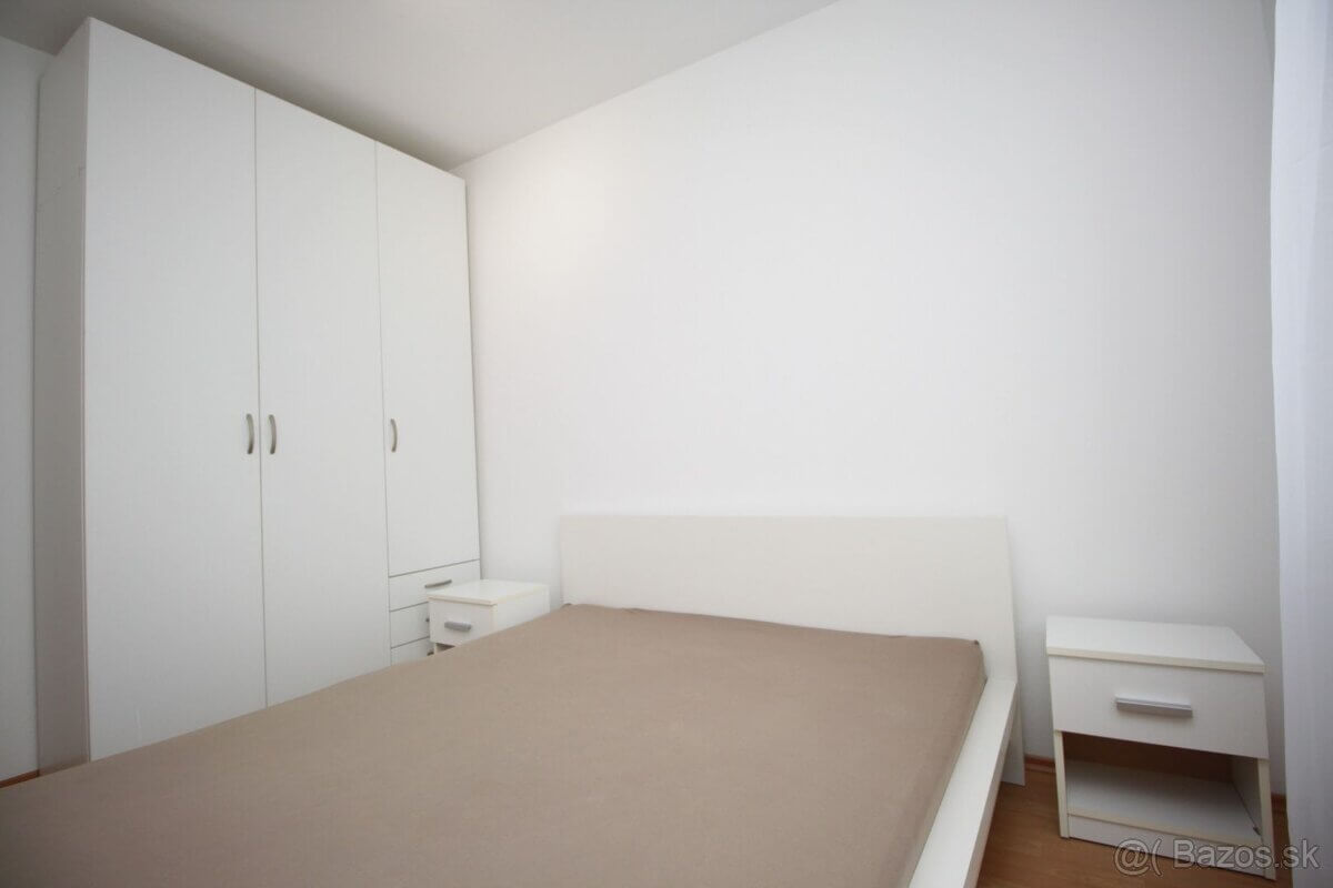 2 izbový byt, úžitková 44,7m2, rok výstavby 2006, zariadený, parkovacie státie, Zádunajská cesta 6, pri Auparku-6
