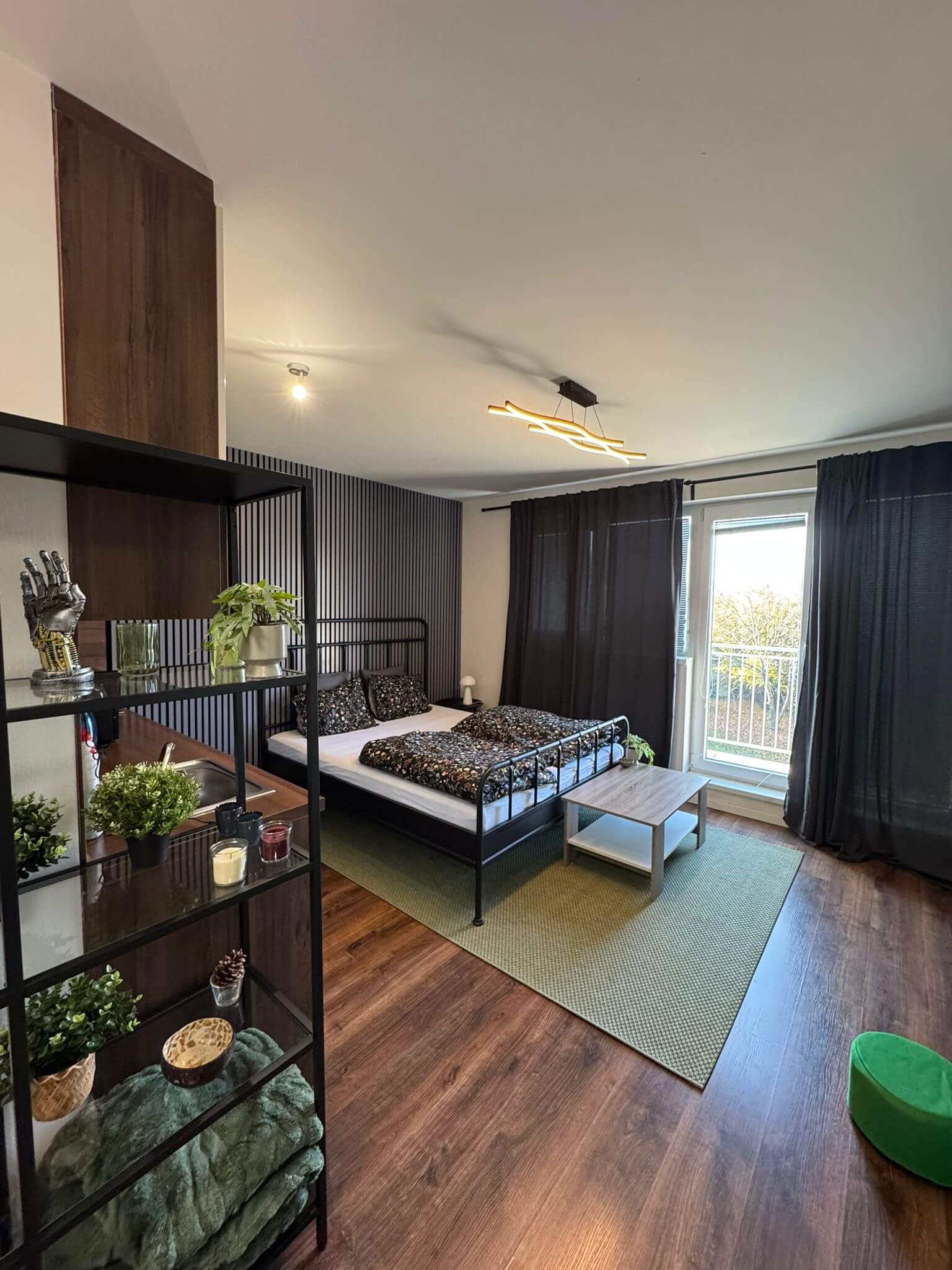 1 izbový byt, úžitková 25,13m2, balkón 4,16m2, parkovacie miesto, kobka, Rača-Na pasekách-0